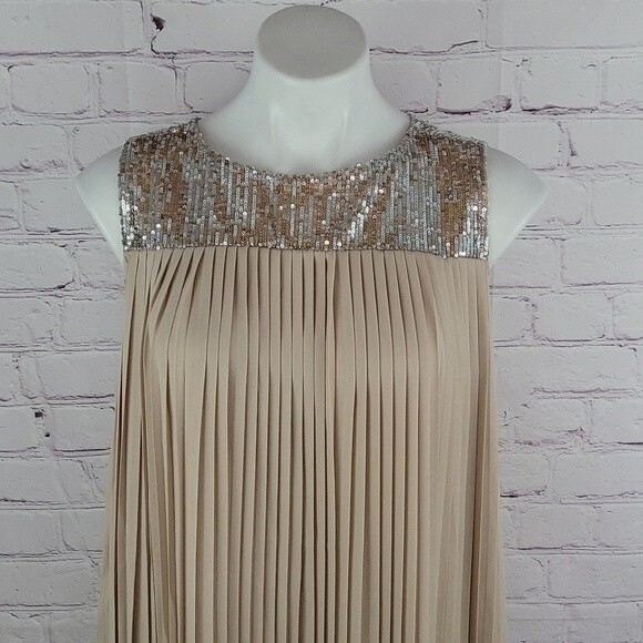 Magari Taupe Pleated Sleeveless Dress with Sequins Top. Size Large. - Picture 3 of 13